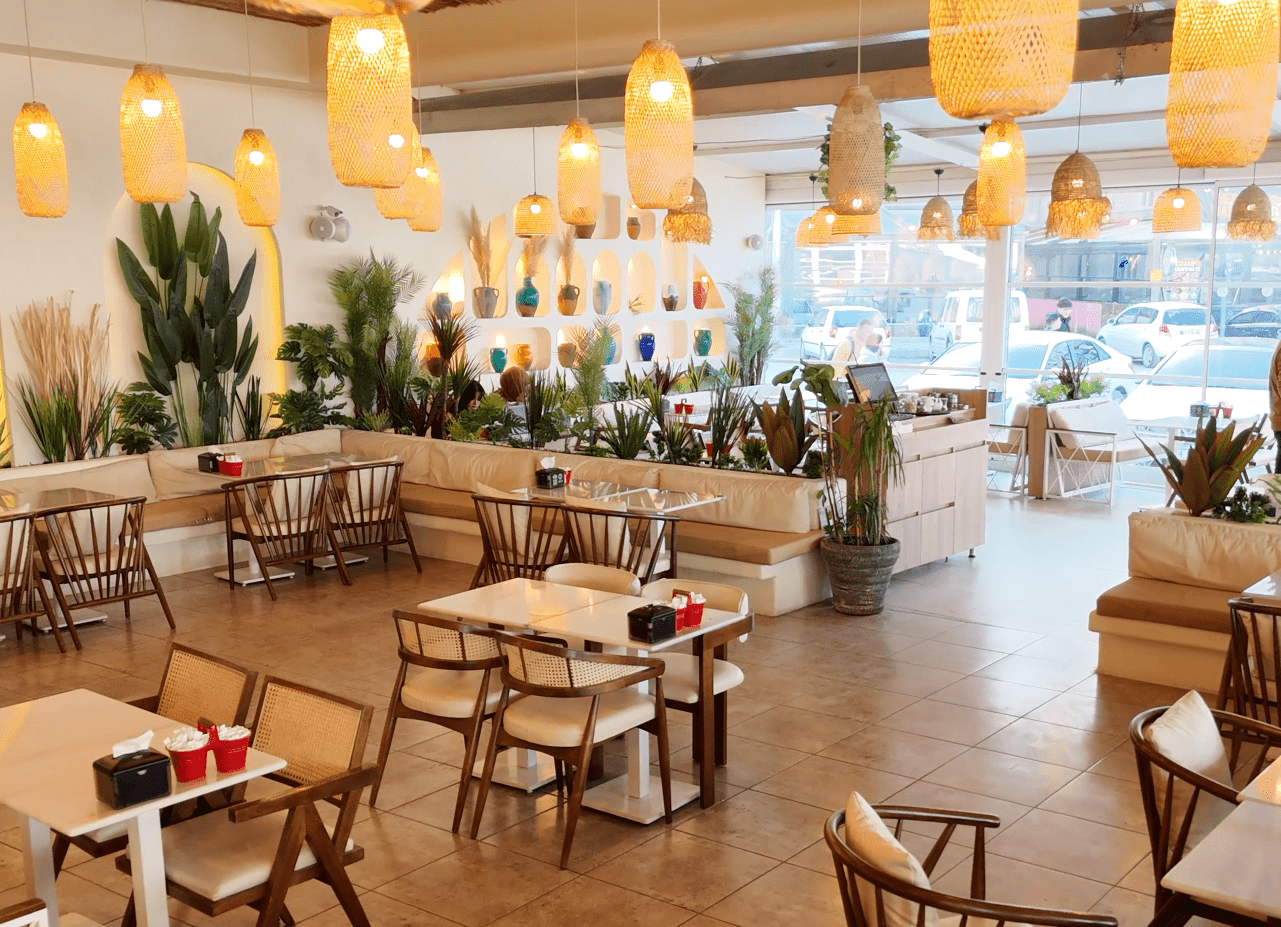 Guru Cafe ferah iç mekânı