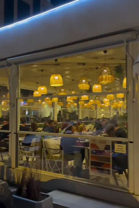 Cafe videosundan kare