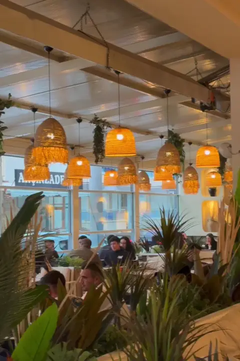 Cafe videosundan kare